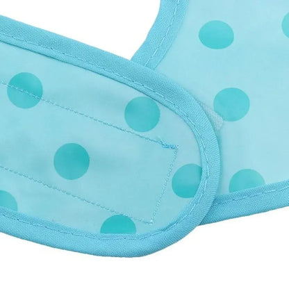 NibbleCatcher – silikonowy śliniaczek dla niemowląt z tacką do chwytania dla dzieci od 6. miesiąca życia – wspiera samodzielne jedzenie i posiłki bez bałaganu