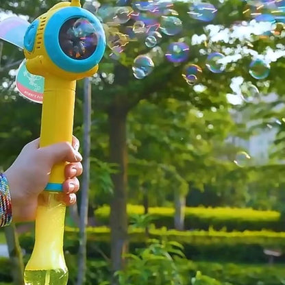 GlowBubble– świecąca zabawka w formie patyczka do robienia baniek mydlanych dla dzieci w wieku 3+