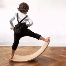 BalancePlay– Drewniana deska równoważna dla dzieci powyżej 18 lat – stymuluje równowagę, siłę mięśni i kreatywną zabawę