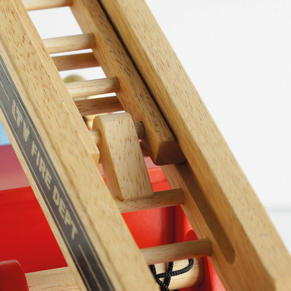 RescueRider – Drewniana zabawka w kształcie wozu strażackiego dla dzieci od 18 miesięcy – stymuluje kreatywną zabawę i rozwój motoryczny